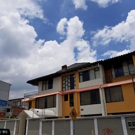 Hostal El Confort Quito Norte Esterno foto