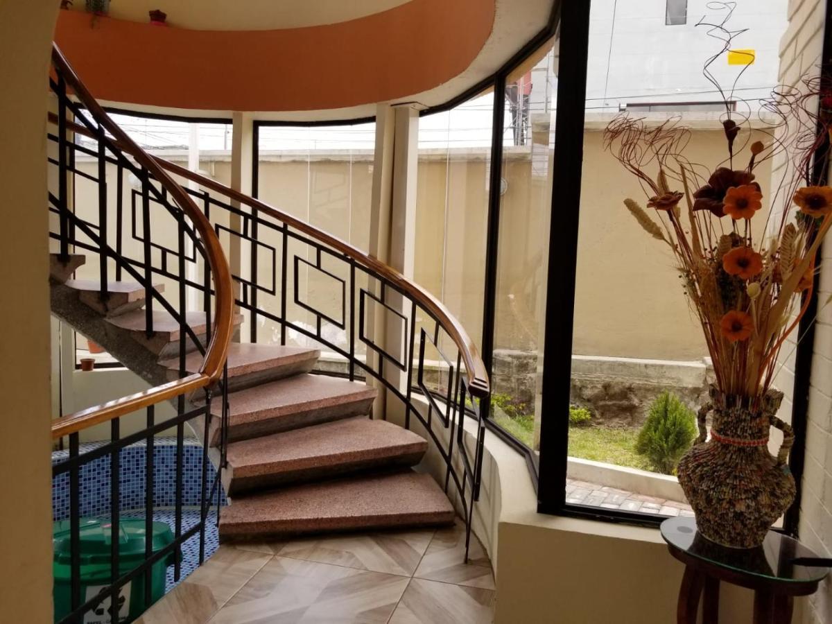 Hostal El Confort Quito Norte Esterno foto